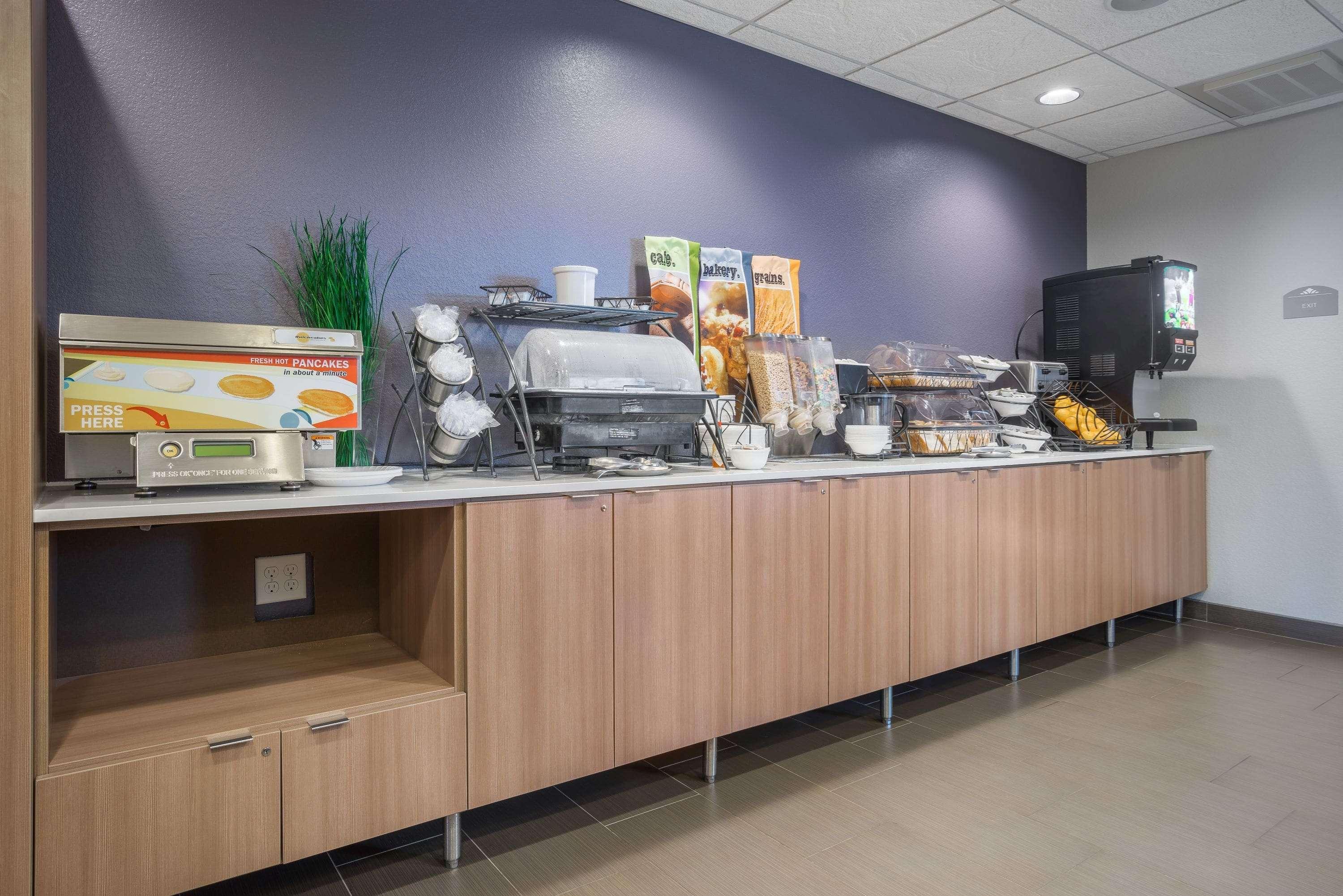 Microtel Inn & Suites By Wyndham Moorhead Fargo Area Esterno foto