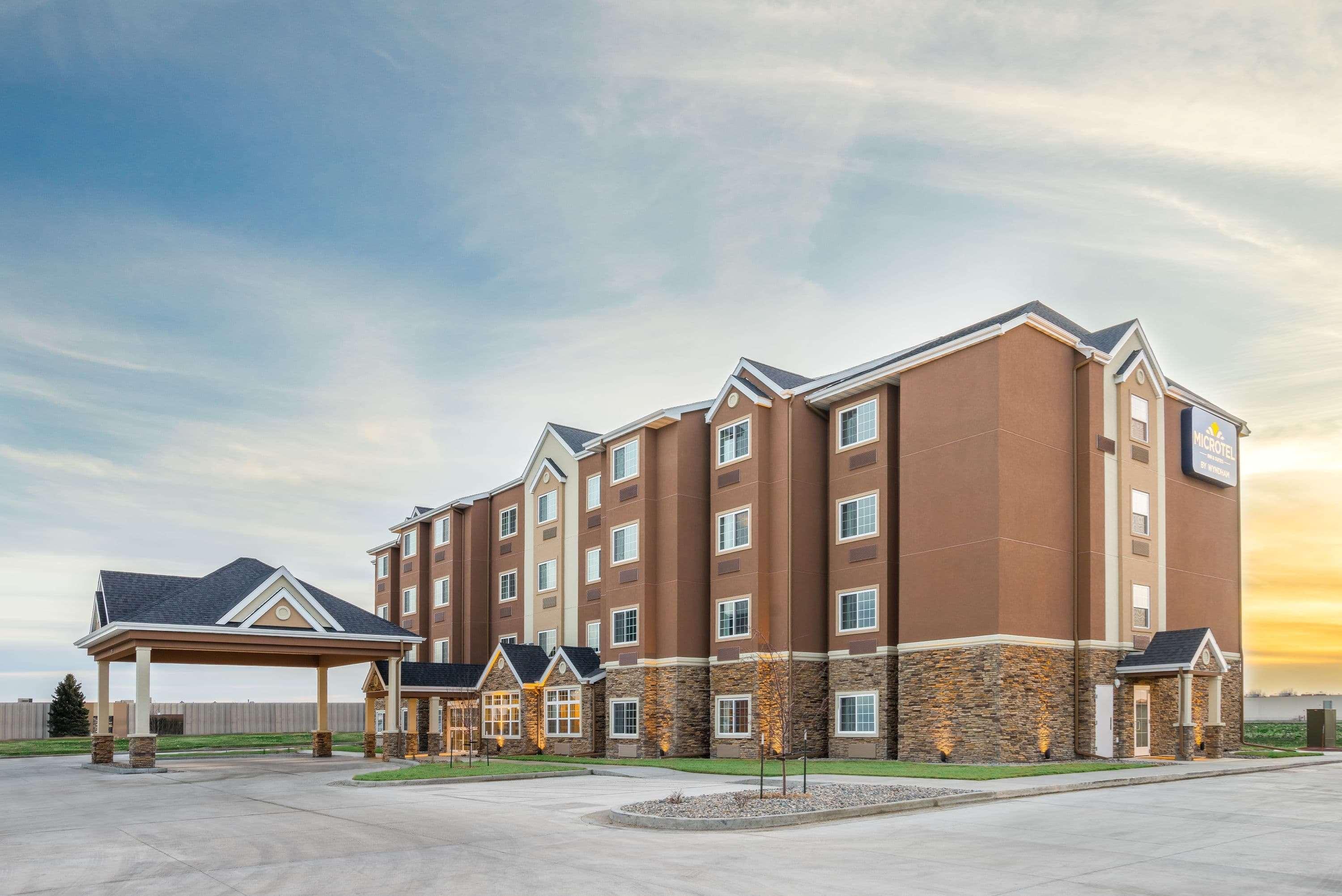 Microtel Inn & Suites By Wyndham Moorhead Fargo Area Esterno foto
