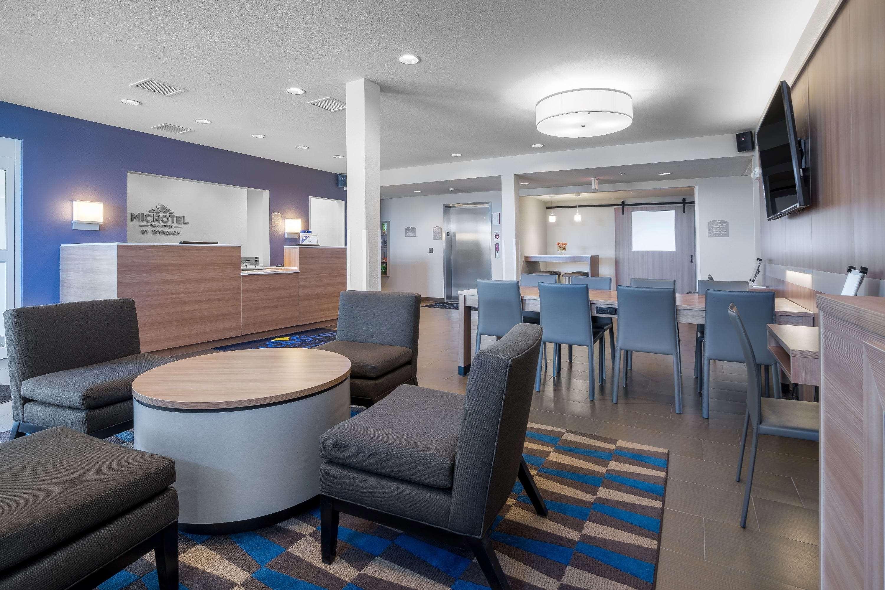 Microtel Inn & Suites By Wyndham Moorhead Fargo Area Esterno foto