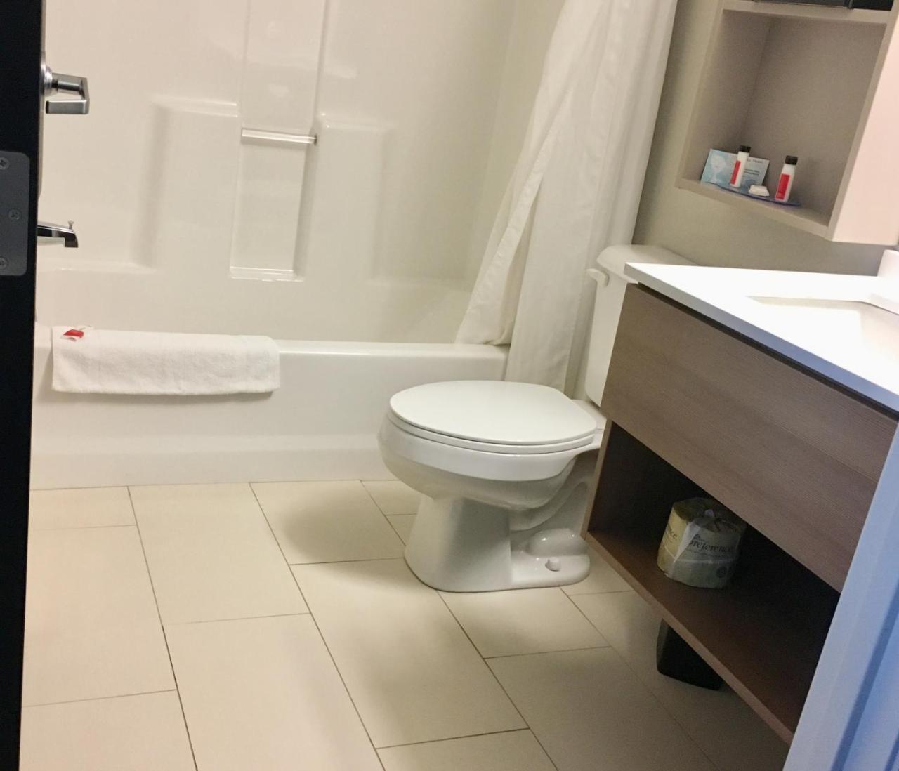 Microtel Inn & Suites By Wyndham Moorhead Fargo Area Esterno foto