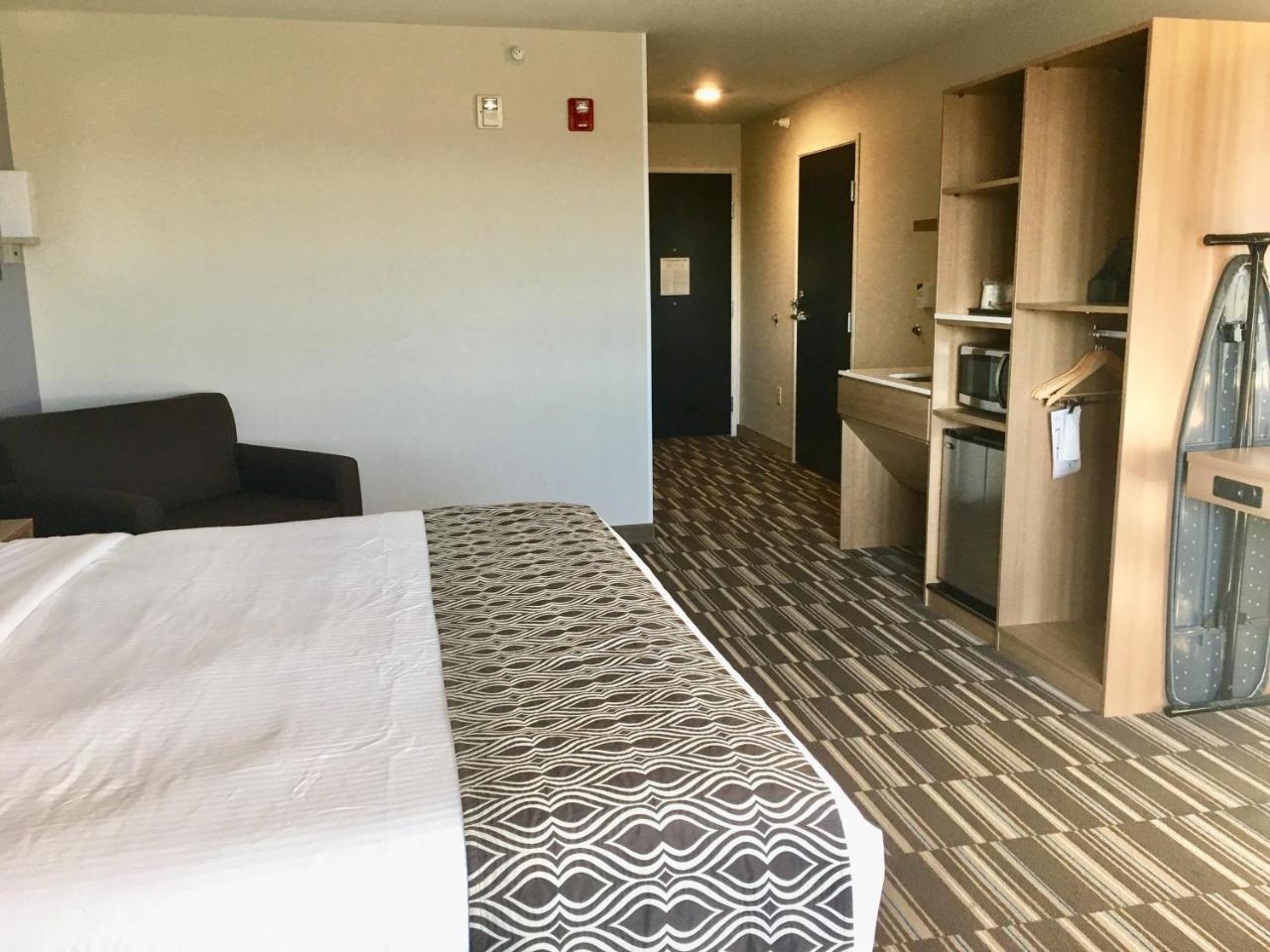 Microtel Inn & Suites By Wyndham Moorhead Fargo Area Esterno foto