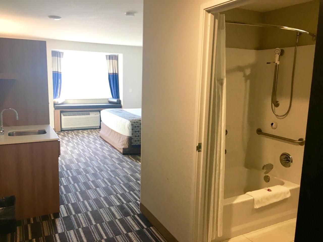 Microtel Inn & Suites By Wyndham Moorhead Fargo Area Esterno foto